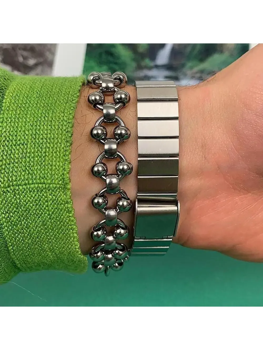 2000s Y2k style silver square watch. Classy sporty style watch. Stainless steel.